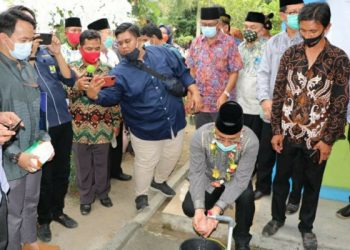 Haji Juarsah Resmikan Program Penyediaan Air Minum Dan Sanitasi Di Lima Desa