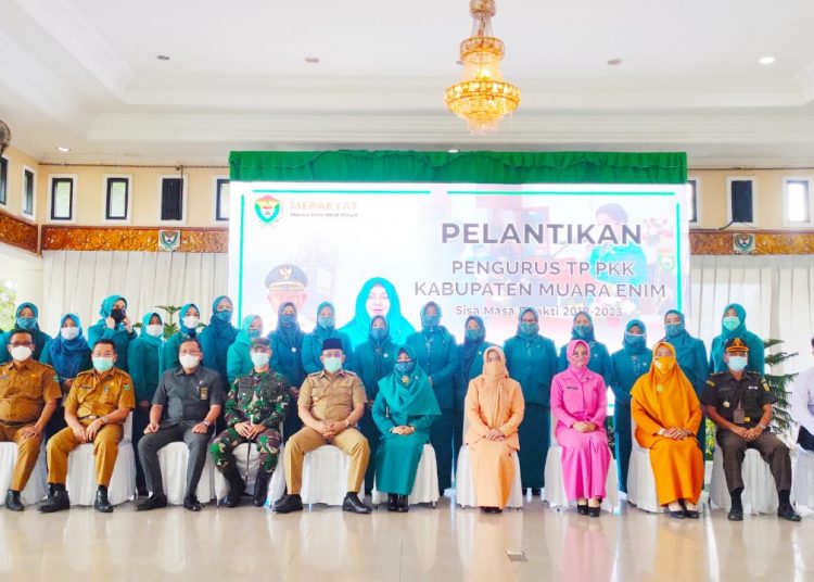 Haji Juarsah Resmi Lantik Tim Penggerak PKK Kabupaten Muara Enim