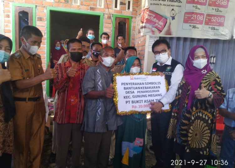 PJ Bupati Muara Enim Sambangi Korban Kebakaran di Desa Penanggiran Kec.Gunung Megang