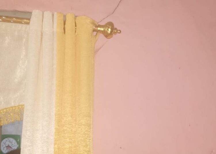 Pembangunan Plaza Saringan, 4 Rumah Alami Keretakan