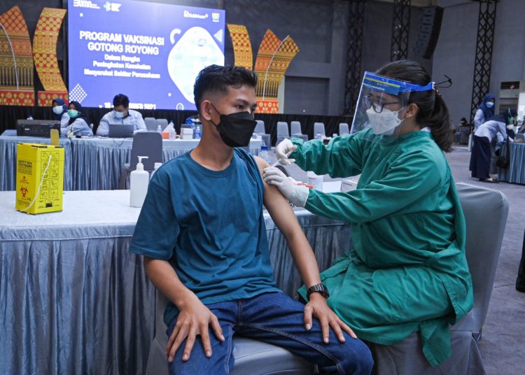 PT Bukit Asam Tbk (PTBA) Laksanakan Vaksinasi Gratis Untuk Masyarakat Sekitar Perusahaan. 