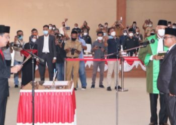 Prosesi pelantikan PAW DPRD Kabupaten Muara Enim dari Partai Nasdem Dramawan yang menggantikan Mardiansah dan dari Partai Gerindra M Zen Sukri menggantikan Fitrianzah