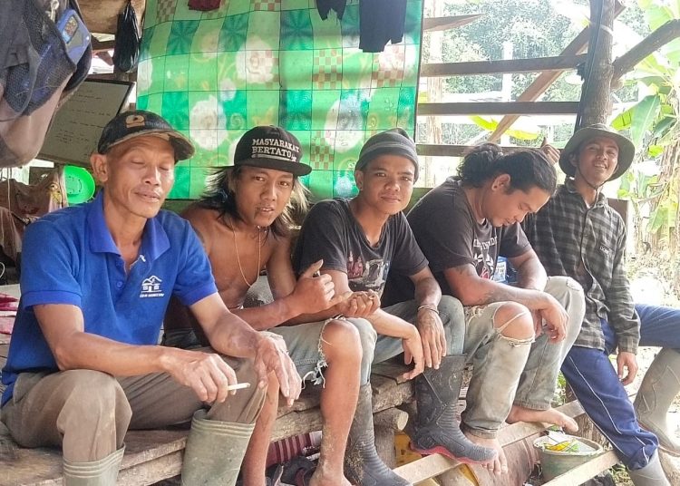 Kisah Pengamen Punk Yang Ingin Hidup Normal