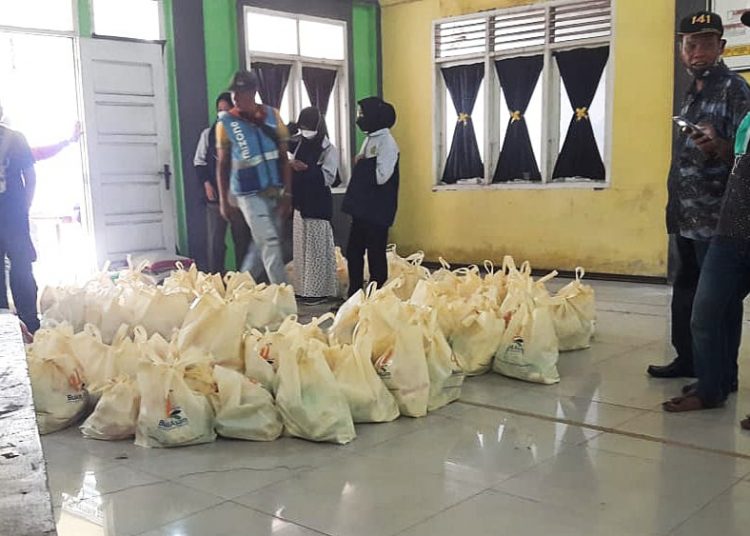Desa Lingga Salurkan 654 Paket Sembako dari PT. BA ke Masyarakat