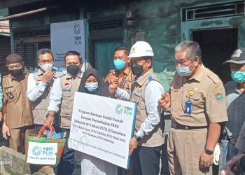 GM PLTU Joko Mulyono Lakukan Peletakan Batu Pertama Rumah Ibu Nursani