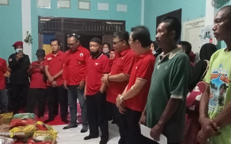 Di Sela Kegiatan Reses, GRK Sempatkan Mengunjungi Korban Kebakaran di Desa Lingga