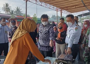 Camat Lawang Kidul Dampingi Pj Bupati Kunjungi Pasar Ramadhan Terminal Bantingan dan Alun-Alun Karang Asam 