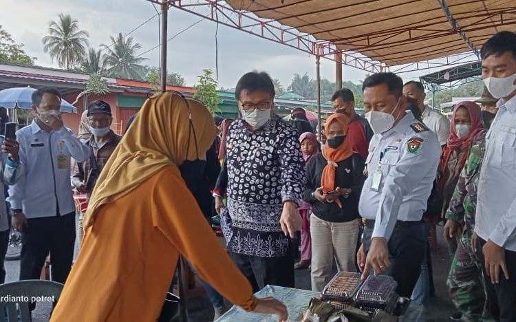 Camat Lawang Kidul Dampingi Pj Bupati Kunjungi Pasar Ramadhan Terminal Bantingan dan Alun-Alun Karang Asam 