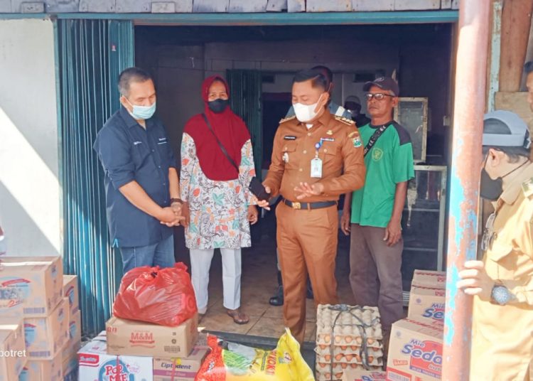 Camat Lawang Kidul Dan PT. BA Salurkan Bantuan Korban Kebakaran di Saringan Tanjung Enim