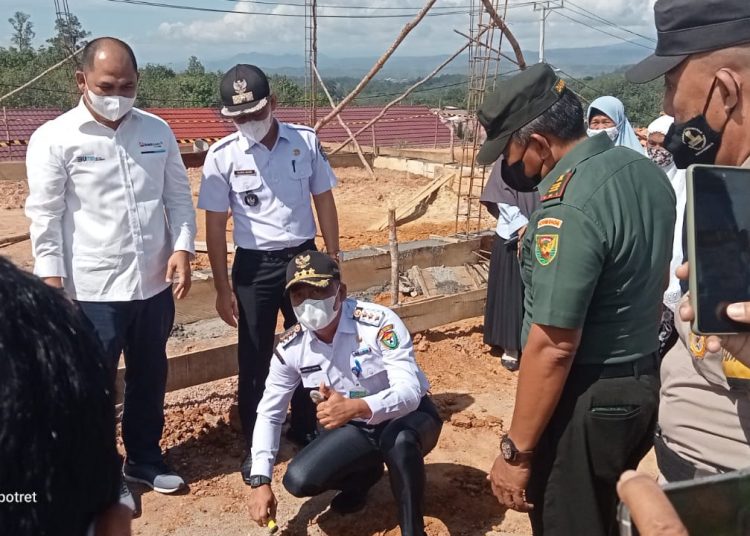 Camat Lawang Kidul Letakan Batu Pertama Pembangunan Posyandu di Bara Lestari 