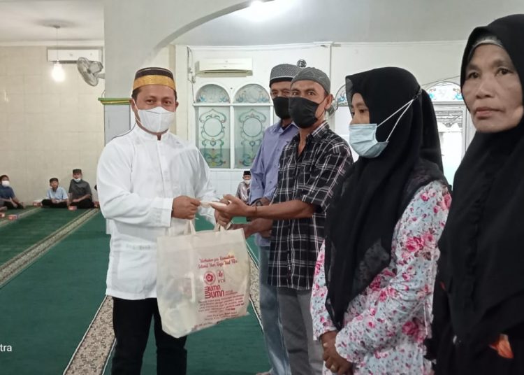 Berkah Ramadhan, YBM PLN Bagikan Sembako dan Buka Puasa Bersama Yatim Dhuafa