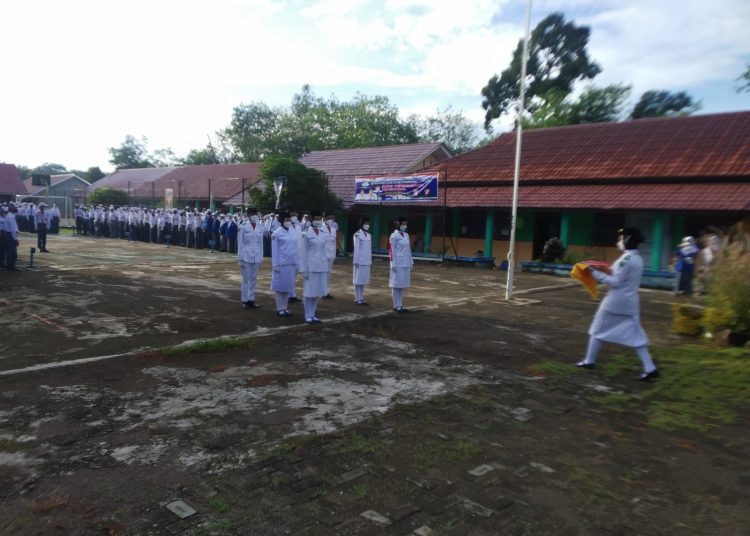 SMAN 1 Ujanmas Gelar Upacara Hardiknas