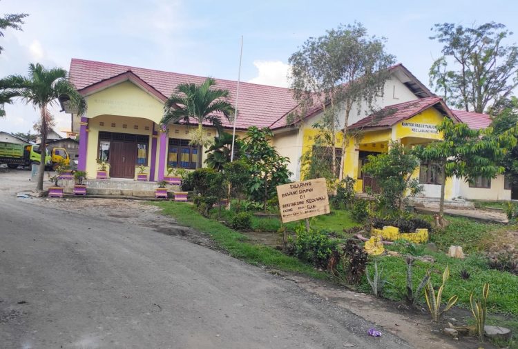 Kepala UPTD Persampahan Lawang Kidul Sikat bersihkan Penghalang Pemandangan