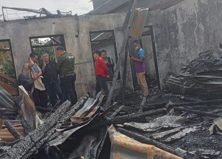 Camat Lawang kidul Meninjau Lokasi Kebakaran di Bedeng Kantor Tanjung Enim