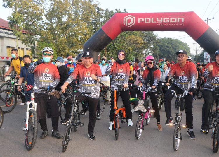 Plh.Bupati Ikuti Sepeda Santai Bersama Warga Dalam Rangka Hari Jadi Bhayangkara ke-76