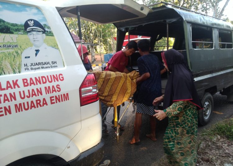 Miris Saat Antar Pasien ke Rumah Sakit, Mobil Ambulance Desa Mogok