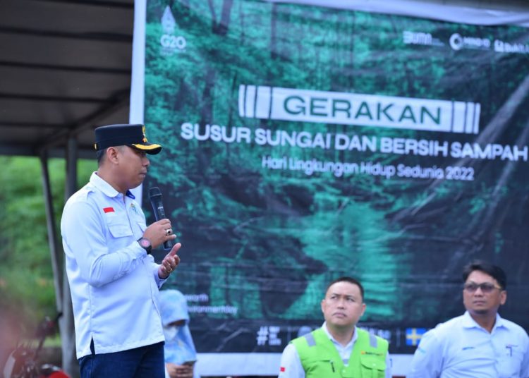 Memperingati Hari Lingkungan Hidup Sedunia, PTBA Gelar Aksi Bersih Sampah Sungai Enim