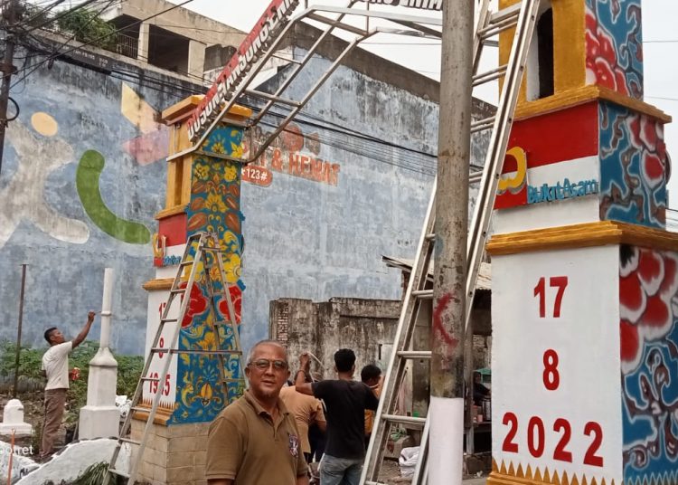 Jelang HUT RI ke 77,Warga Duta Percantik Gapura Simpang Dusun Tanjung