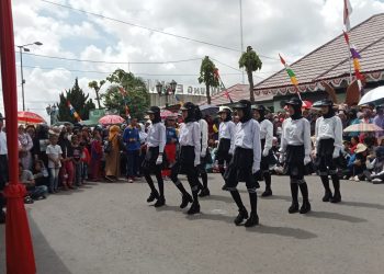 Masyarakat Lawang Kidul Antusias Tonton Gerak Jalan Indah Tingkat SMP,SMA Dan Umum