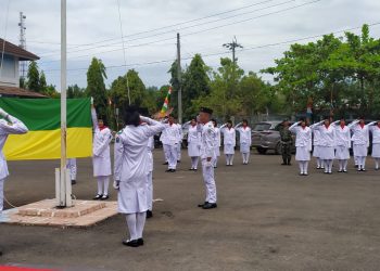 Pasukan Paskibra Kecamatan Gunung Megang Siap Mengibarkan Bendera Merah Putih