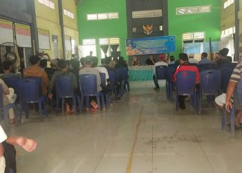 Ada Apa! Masyarakat Desa Lingga Penuhi Kantor Kepala Desa