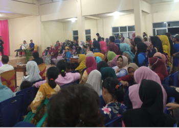 Penonton Antusias Menyaksikan Final Lomba Karaoke Sekecamatan Ujanmas Dalam Rangka Memperingati HUT RI KE 77