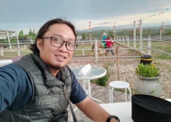 Tahta Amrilah atau yang akrab disapa Tahta Al'Djamaz saat sedang berada di Plumeria Ecopark Muara Enim