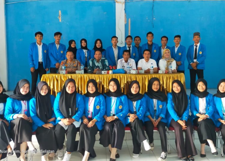 Camat Gunung Megang Lepas Mahasiswa KKN PGRI Palembang