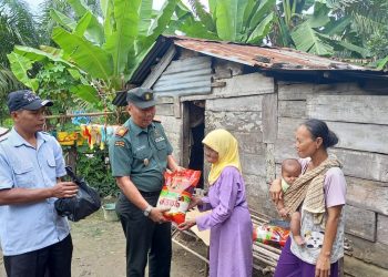 Danramil Gunung Megang Masuk Dapur warga  Salurkan Sembako