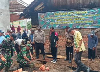 Letakkan Batu Bedah Rumah Warga, Ini Pesan Danramil 404-04 Gunung Megang
