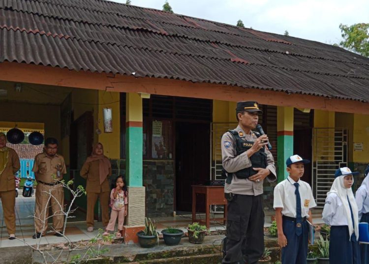Polsek Sungai Rotan Berikan Pembinaan Pada Siswa SMPN 4 Sungai Rotan