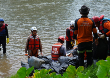 PTBA Dan Mitra Kerja Gelar Aksi Bersih – Bersih Sungai Enim