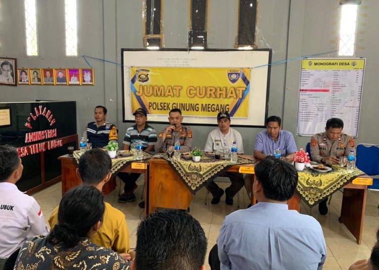 Desa Teluk Lubuk Belimbing di Jum’at Curhat, Polisi Bertatap Muka Dengan Warga