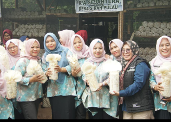Bukit Asam Berdayakan Para Ibu Rumah Tangga Lewat Budidaya Jamur Tiram