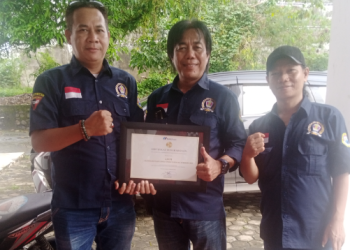 PT. HBAP Berikan Sertifikat Penghargaan ke AWPI Muara Enim Dalam Rangka HPN ke-76