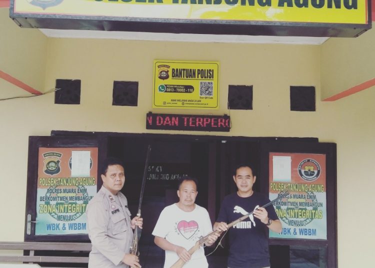 Sukarela Warga Tanjung Agung Serahkan Senpira