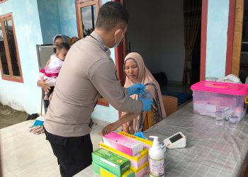 Warga Terkena Banjir Dicek Kesehatan