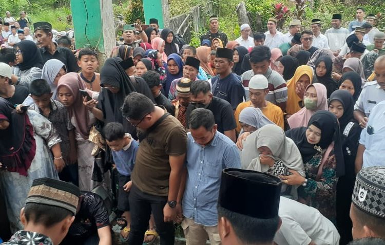 Ribuan Pelayat Hantarkan Kepergian Kepala Desa Ujanmas Lama