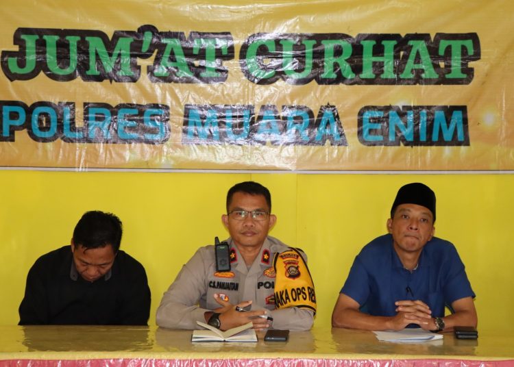 Lewat Jum’at Curhat, Warga Bisa Sampaikan Keluhan Langsung ke Waka Polres Muara Enim