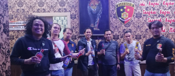 Malam Ramadhan, Polisi Sita Ratusan Botol Miras