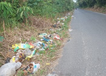 Kades & Tokoh Pemuda Desa Geram Sampah Berserakan