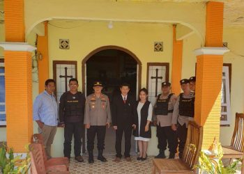 Kapolsek Gunung Megang Turun Berikan Pengamanan Gereja