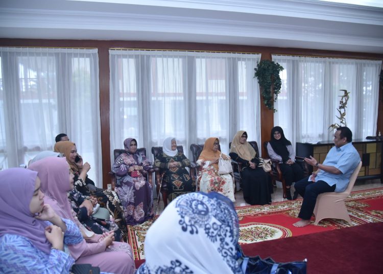 Rachmat Gobel Buka Puasa Bersama Janda Pejuang Gorontalo