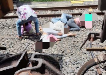 Pengendara Motor Beat Dihantam Kereta Api