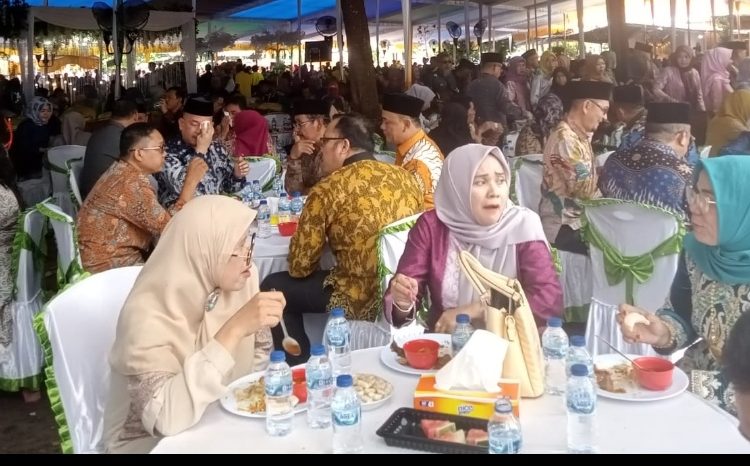 Ribuan Tamu Undangan Padati Resepsi Pernikahan Putra Kedua Hadiono
