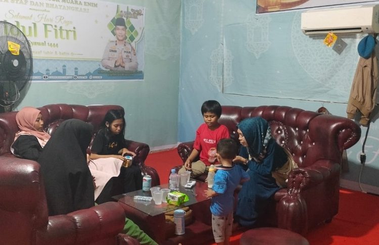 Numpang Istirahat Pemudik Tujuan Banten Singgahi Pos OPS Ketupat Musi Gelumbang
