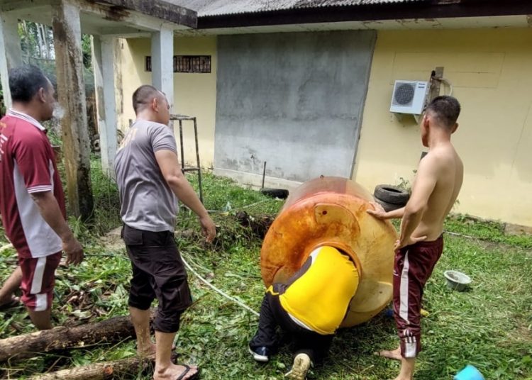Rutin Ciptakan Lingkungan Bersih, Polsek Lembak Basmi Kuman Penyakit