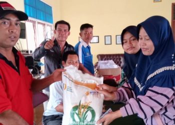252 KPM Talang Taling Gelumbang Terima Bantuan Pangan Nasional