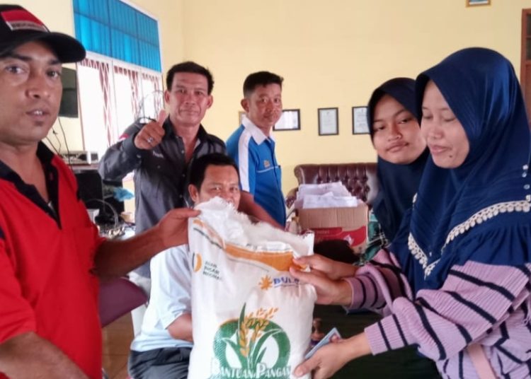 252 KPM Talang Taling Gelumbang Terima Bantuan Pangan Nasional