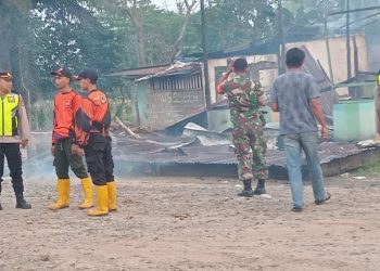 Bekas Rumah Makan di Gelumbang Ludes Terbakar
